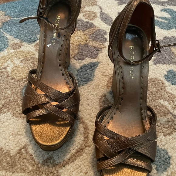 BCBG platform shoes - Picture 2 of 5